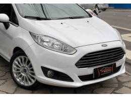 FORD - FIESTA - 2014/2015 - Branca - R$ 51.990,00