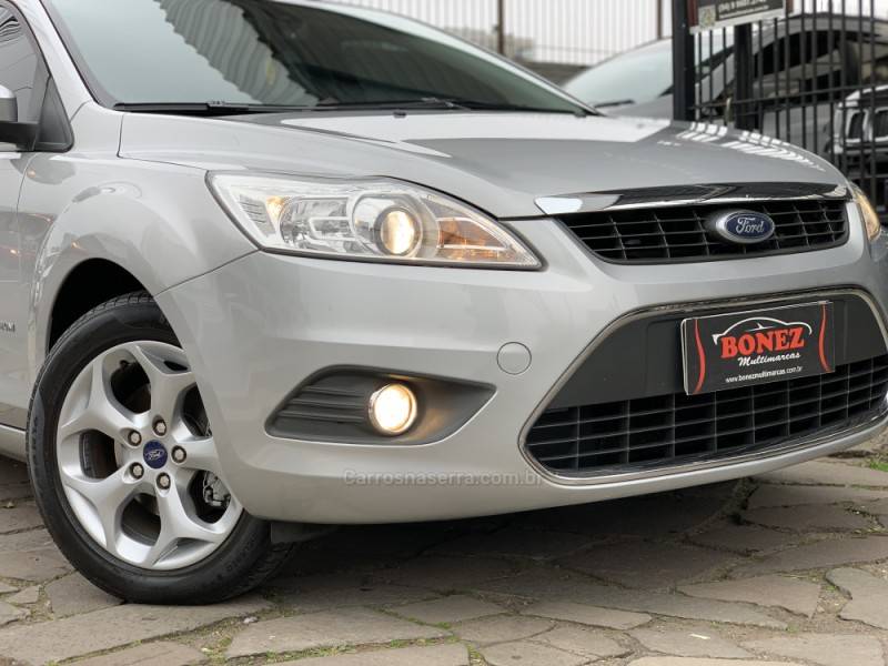 FORD - FOCUS - 2012/2013 - Prata - R$ 56.990,00