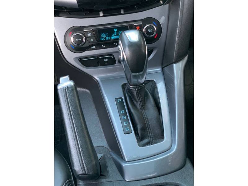 FORD - FOCUS - 2014/2015 - Branca - R$ 61.990,00