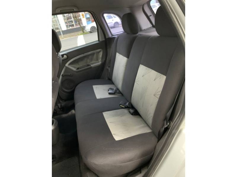 FORD - FIESTA - 2007/2008 - Prata - R$ 25.990,00
