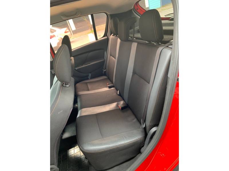 RENAULT - SANDERO - 2014/2015 - Vermelha - R$ 46.990,00