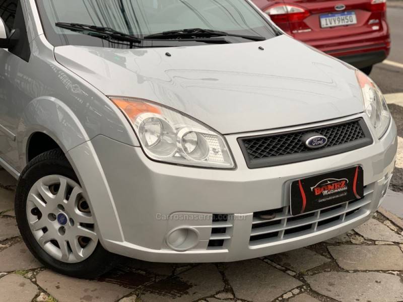 FORD - FIESTA - 2007/2008 - Prata - R$ 25.990,00