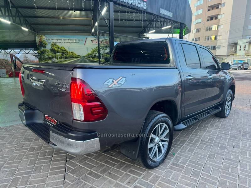 TOYOTA - HILUX - 2019/2019 - Cinza - R$ 187.990,00