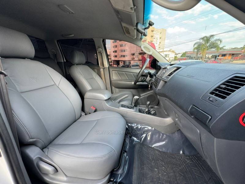 TOYOTA - HILUX - 2013/2013 - Branca - R$ 138.990,00