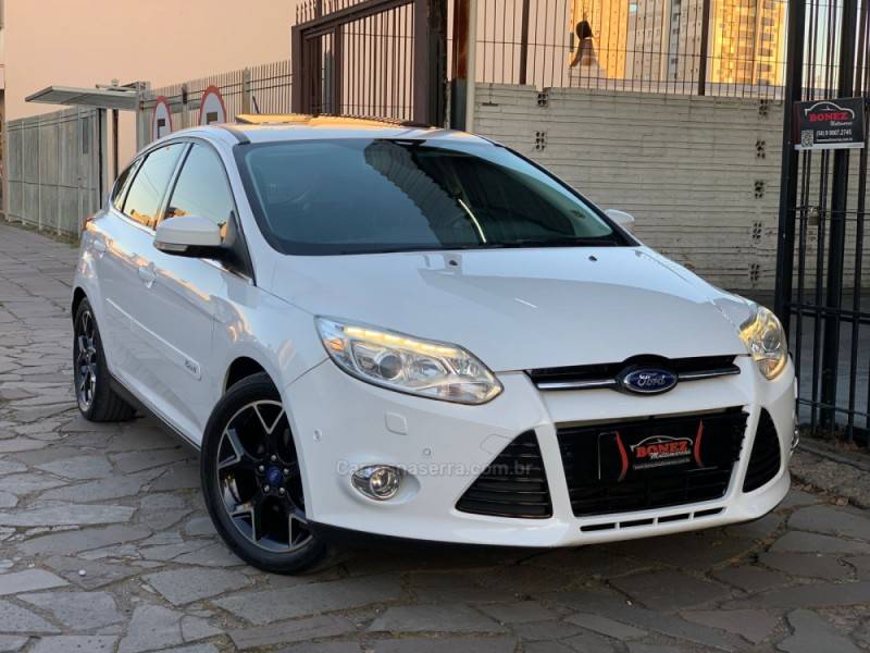 FORD - FOCUS - 2014/2015 - Branca - R$ 61.990,00