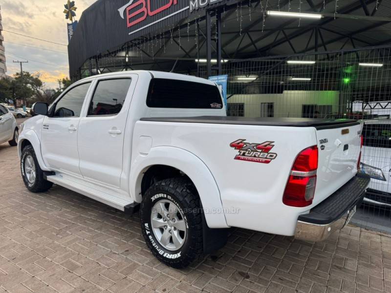 TOYOTA - HILUX - 2013/2013 - Branca - R$ 138.990,00