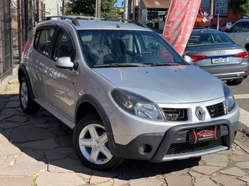 RENAULT - SANDERO - 2009/2010 - Prata - R$ 32.990,00