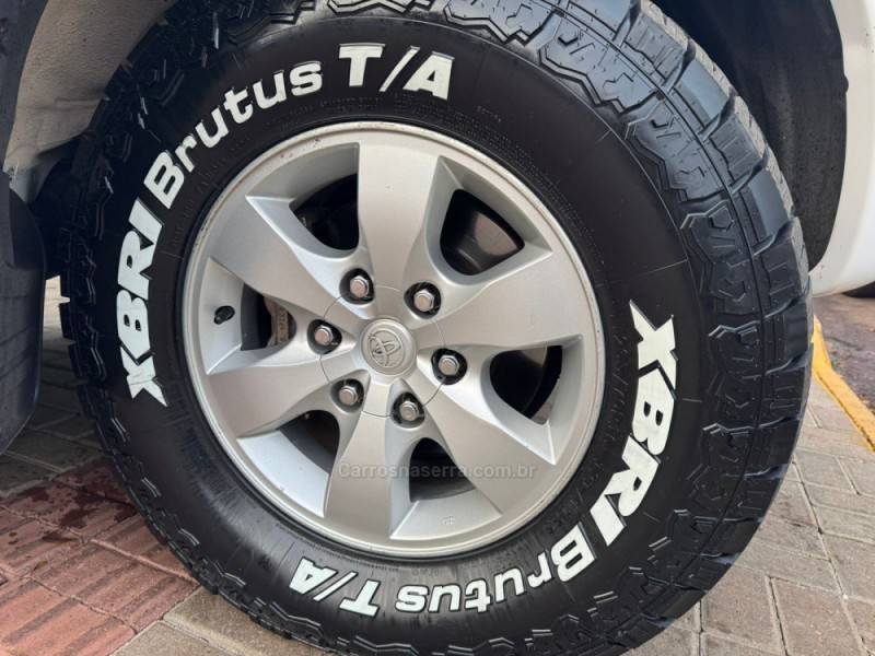 TOYOTA - HILUX - 2013/2013 - Branca - R$ 138.990,00