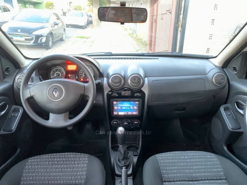 RENAULT - SANDERO - 2012/2013 - Branca - R$ 37.990,00