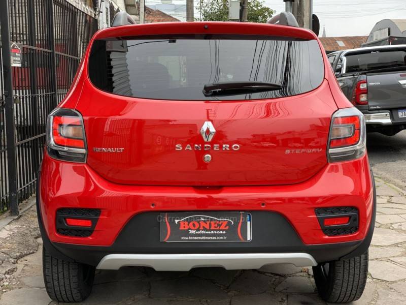 RENAULT - SANDERO - 2014/2015 - Vermelha - R$ 46.990,00