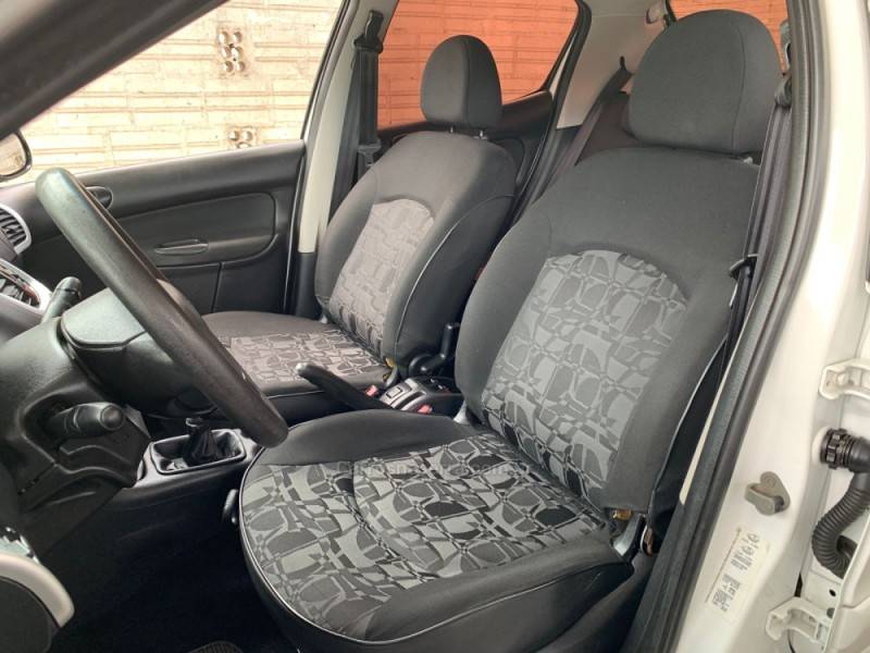 PEUGEOT - 207 - 2010/2011 - Branca - R$ 24.990,00