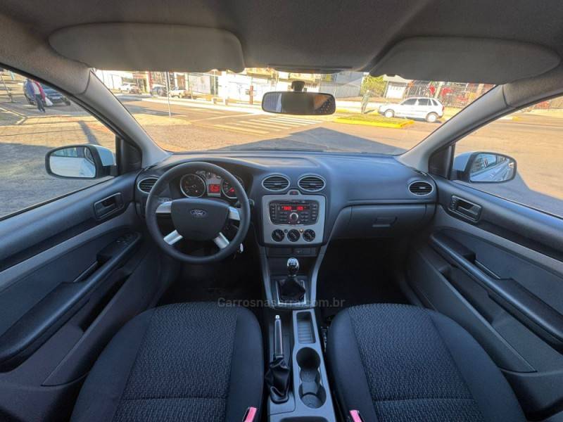FORD - FOCUS - 2012/2012 - Branca - R$ 43.990,00