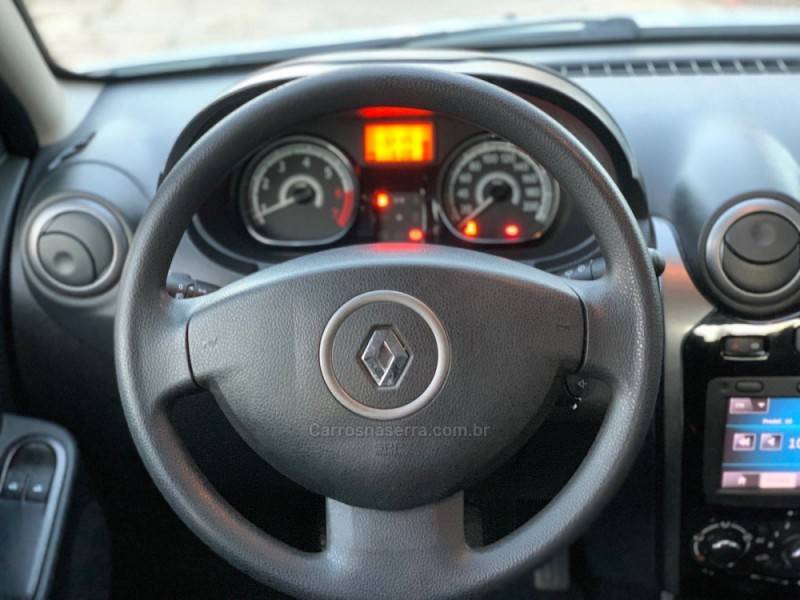 RENAULT - SANDERO - 2012/2013 - Branca - R$ 37.990,00
