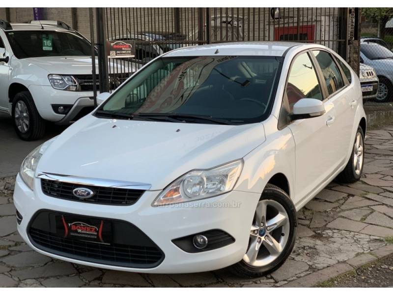 FORD - FOCUS - 2011/2012 - Branca - R$ 42.990,00