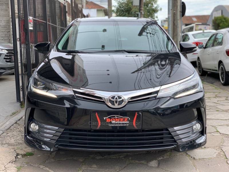 TOYOTA - COROLLA - 2017/2018 - Preta - R$ 105.990,00