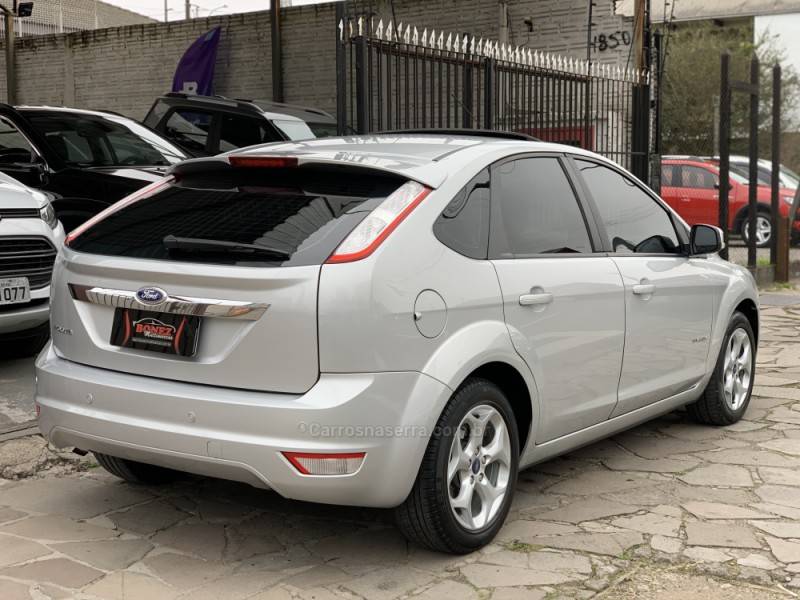 FORD - FOCUS - 2012/2013 - Prata - R$ 56.990,00