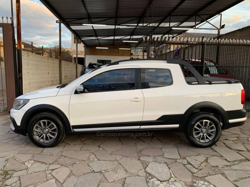 VOLKSWAGEN - SAVEIRO - 2016/2017 - Branca - R$ 79.990,00
