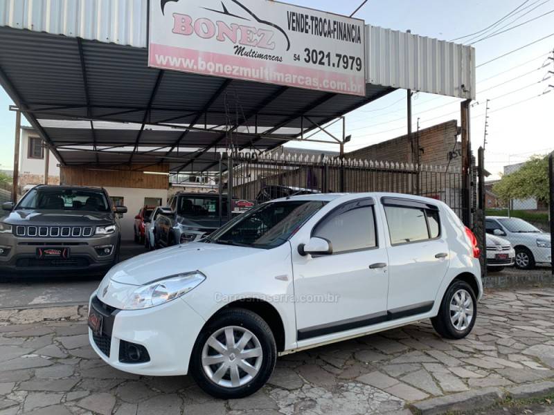 RENAULT - SANDERO - 2012/2013 - Branca - R$ 37.990,00