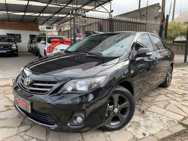 TOYOTA - COROLLA - 2013/2014 - Preta - R$ 71.990,00